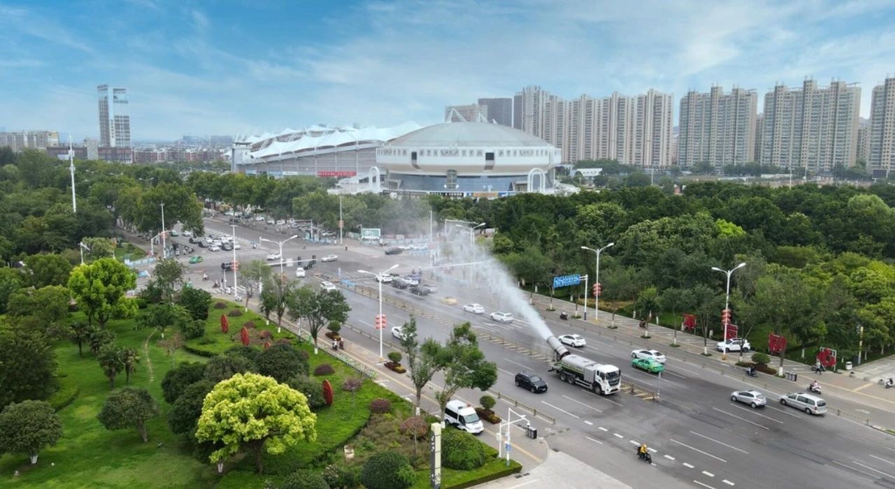 BB贝博艾弗森环境荣登“城市服务十大影响力企业”和“环卫装备十大影响力企业”双榜